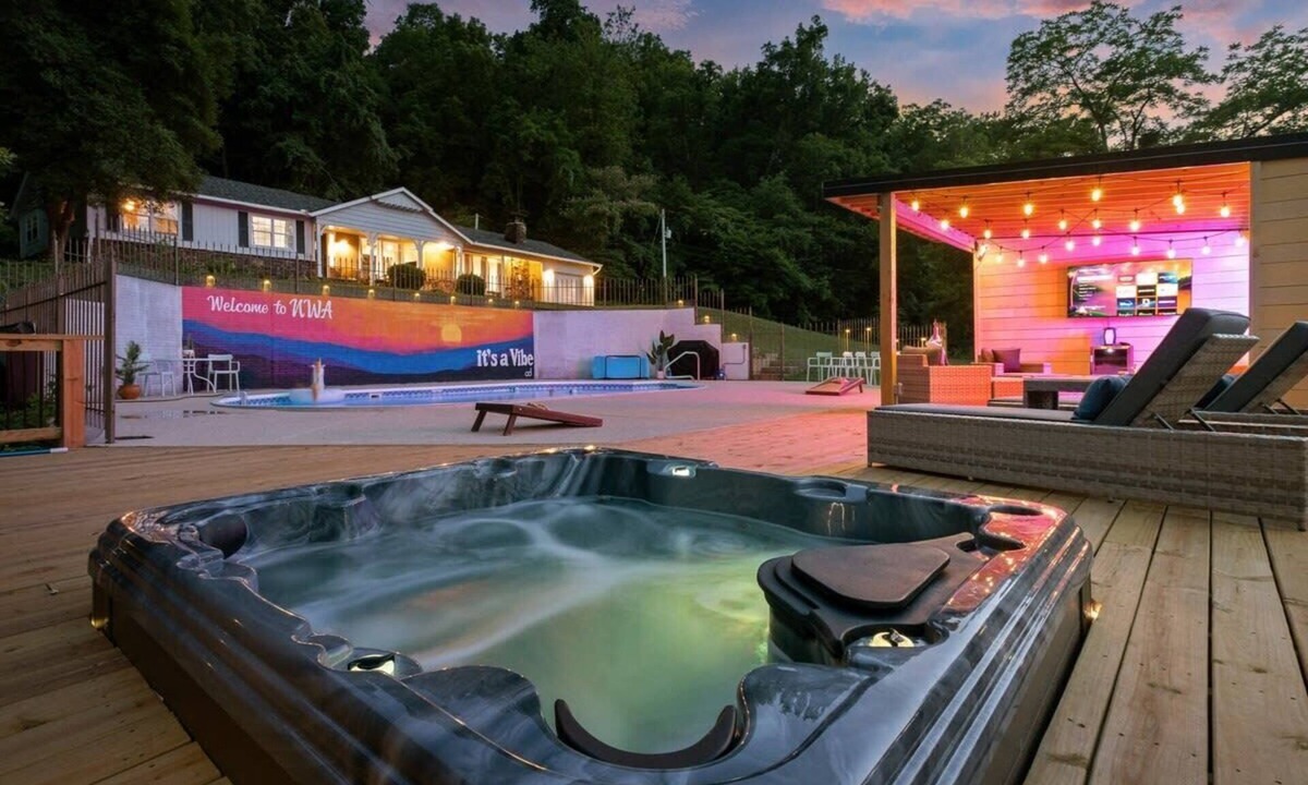 Rogers Cottage | Creekside Oasis w/Pool & Hot Tub near Beaver Lake