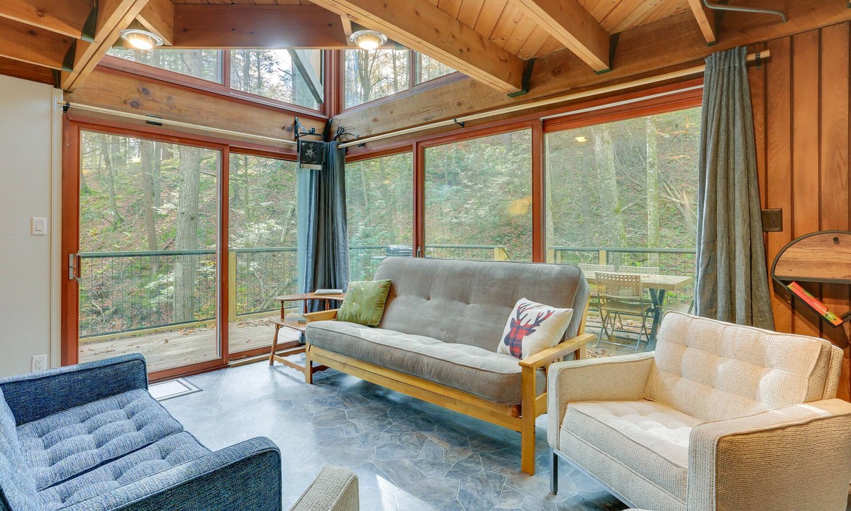 Damascus Cabin | Creekside Treehouse By Delaware River