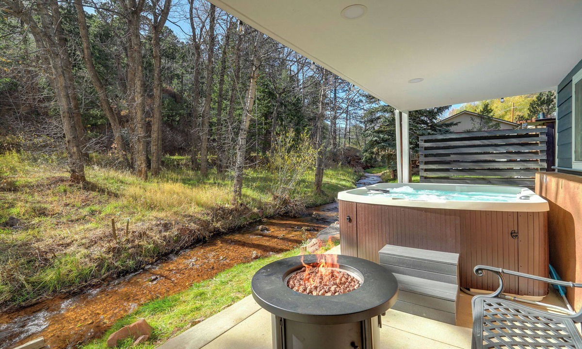 Green Mountain Falls Cabin | Creekside Pack Cabin with 360° Mountain Views