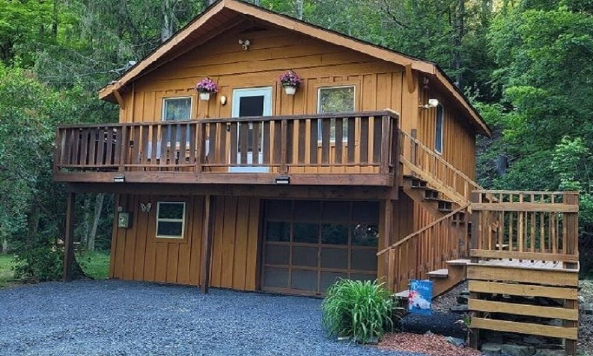 Newfield Cabin | CreekWalk Cabin