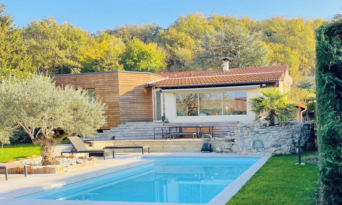 Cremieu House | Crémieu, calm and relaxation, 2 steps from the center.