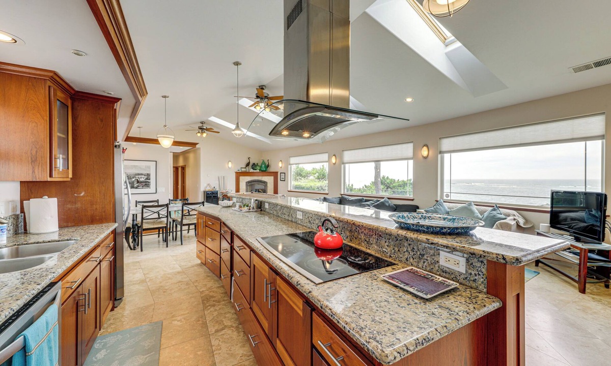 Crescent City House | Crescent City Getaway w/Panoramic Ocean Views!