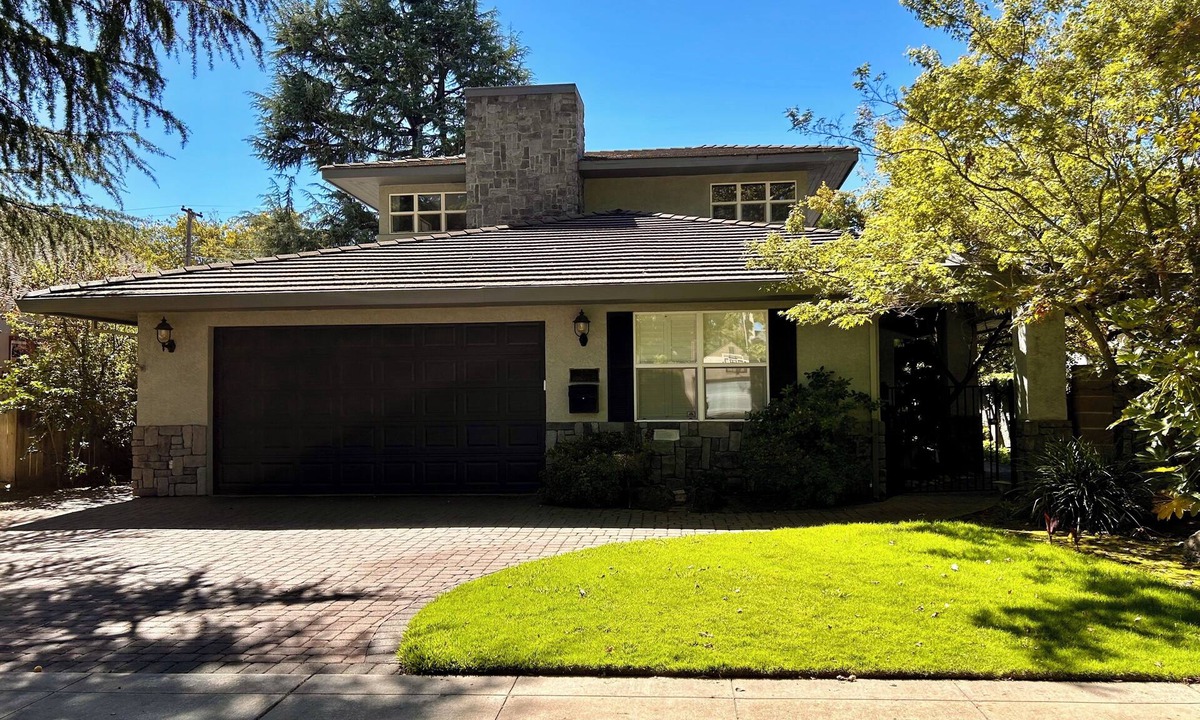 Lodi House | Crescent House - Tranquil Downtown Home