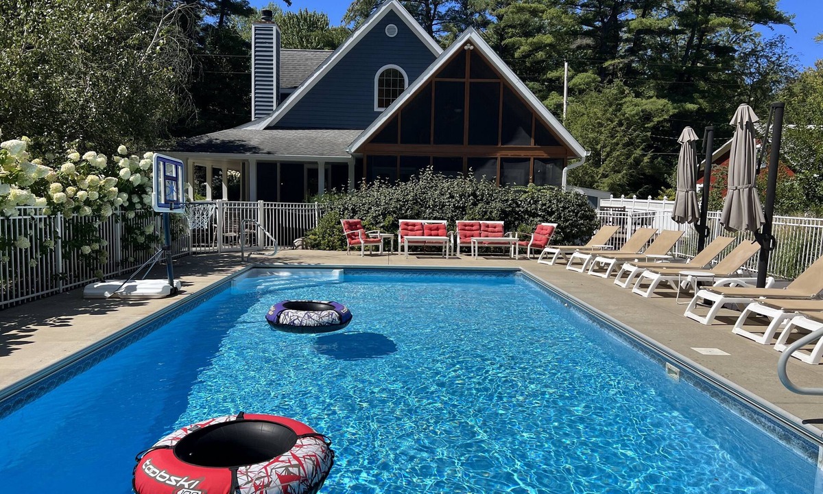 Union Pier House | Crescent Moon Cottage 5BR Retreat Heated Pool, Hot Tub Pickleball Fire Pit
