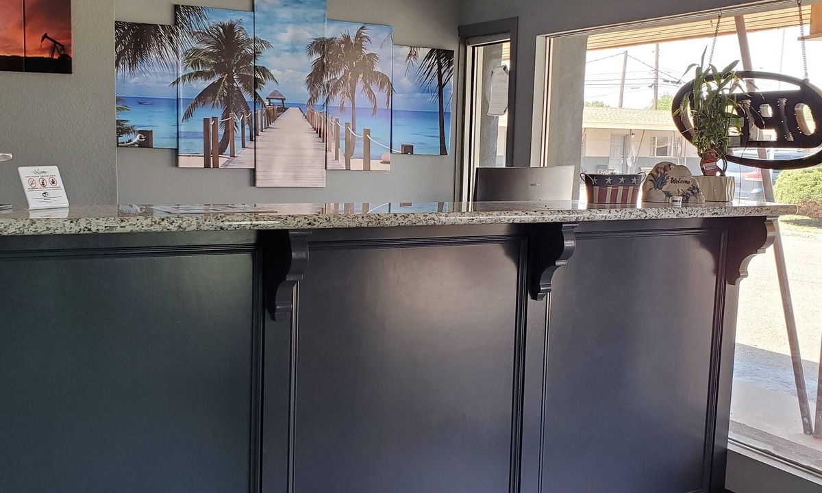 Littlefield Hotel | Crescent Park Motel & Suites