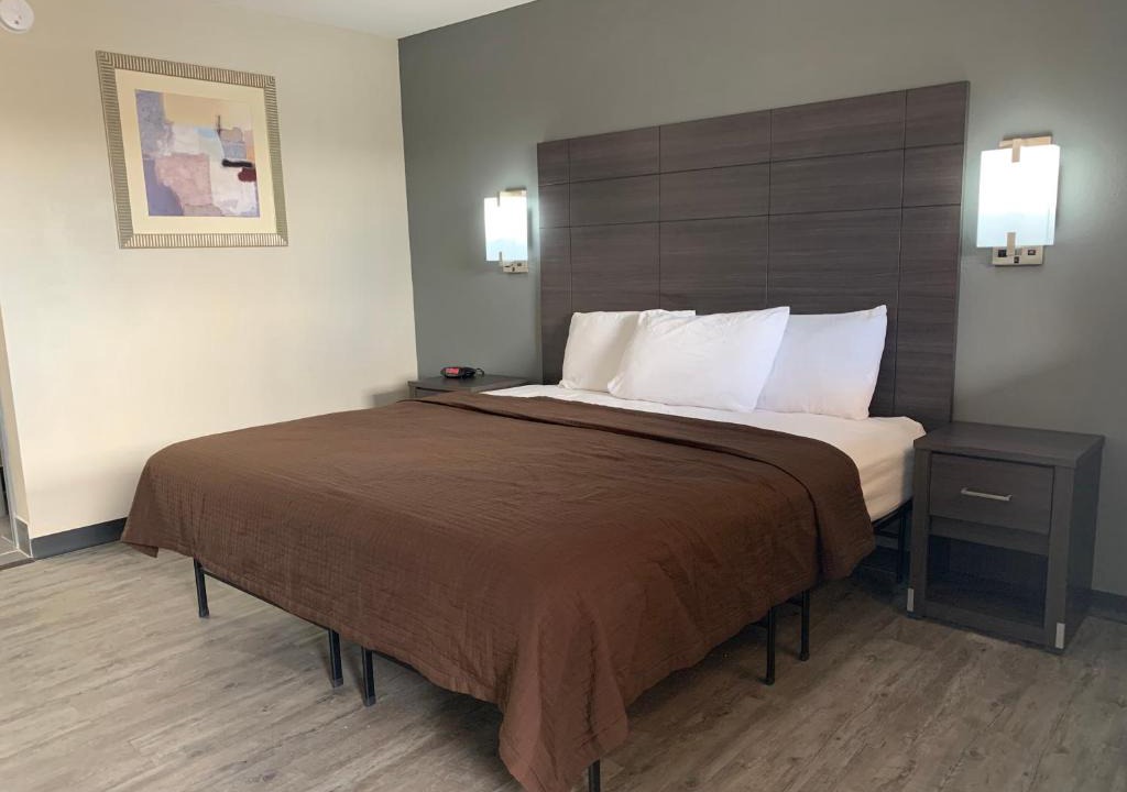 Littlefield Hotel | Crescent Park Motel & Suites