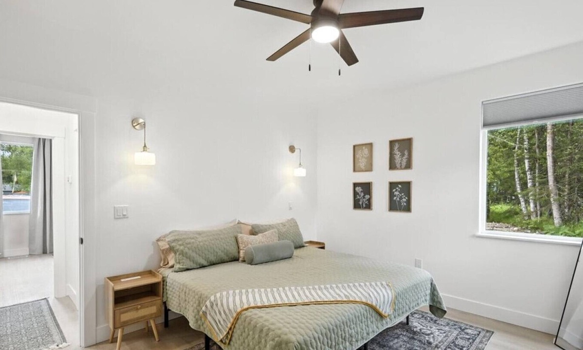 Fishhook House | Crest King Suite | Hatcher Pass | Adventure Base