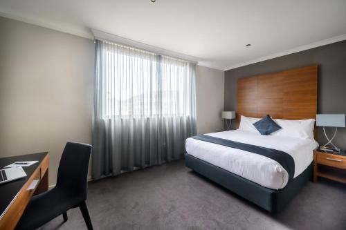 St Kilda Hotel | Crest on Barkly Hotel