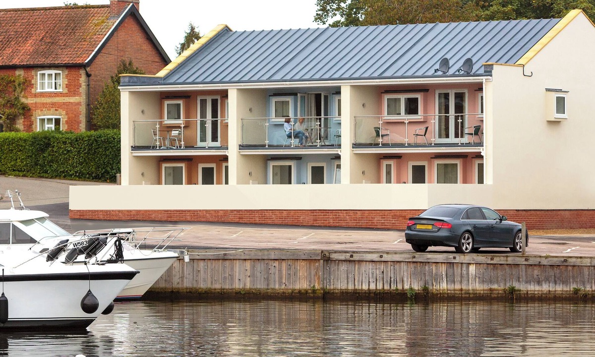 Wroxham Cottage | Crested Grebe - UKC2109