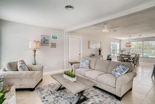 Ocean Crest House | Cresting Wave Cottage by the Sea