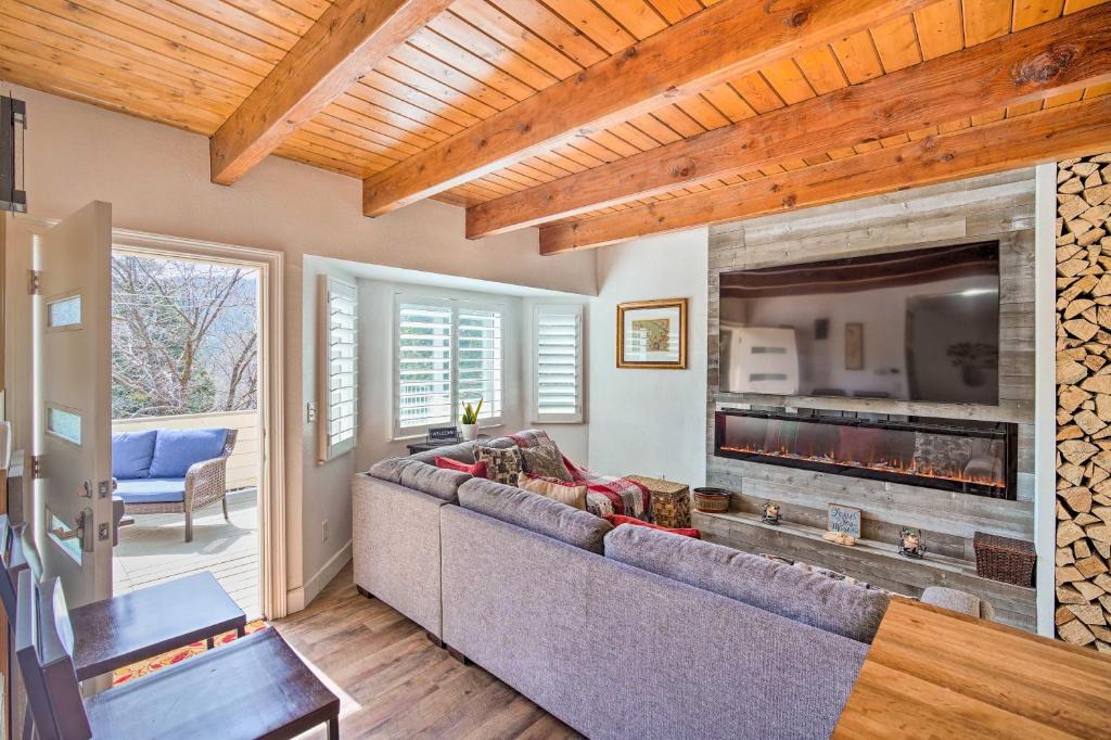 Crestline House | Crestline Cabin w/Deck: 1 Mi to Lake Gregory