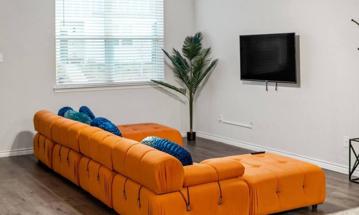 Fort Worth House | Crew-Ready Stay |Private BRs, WiFi, Kitchen