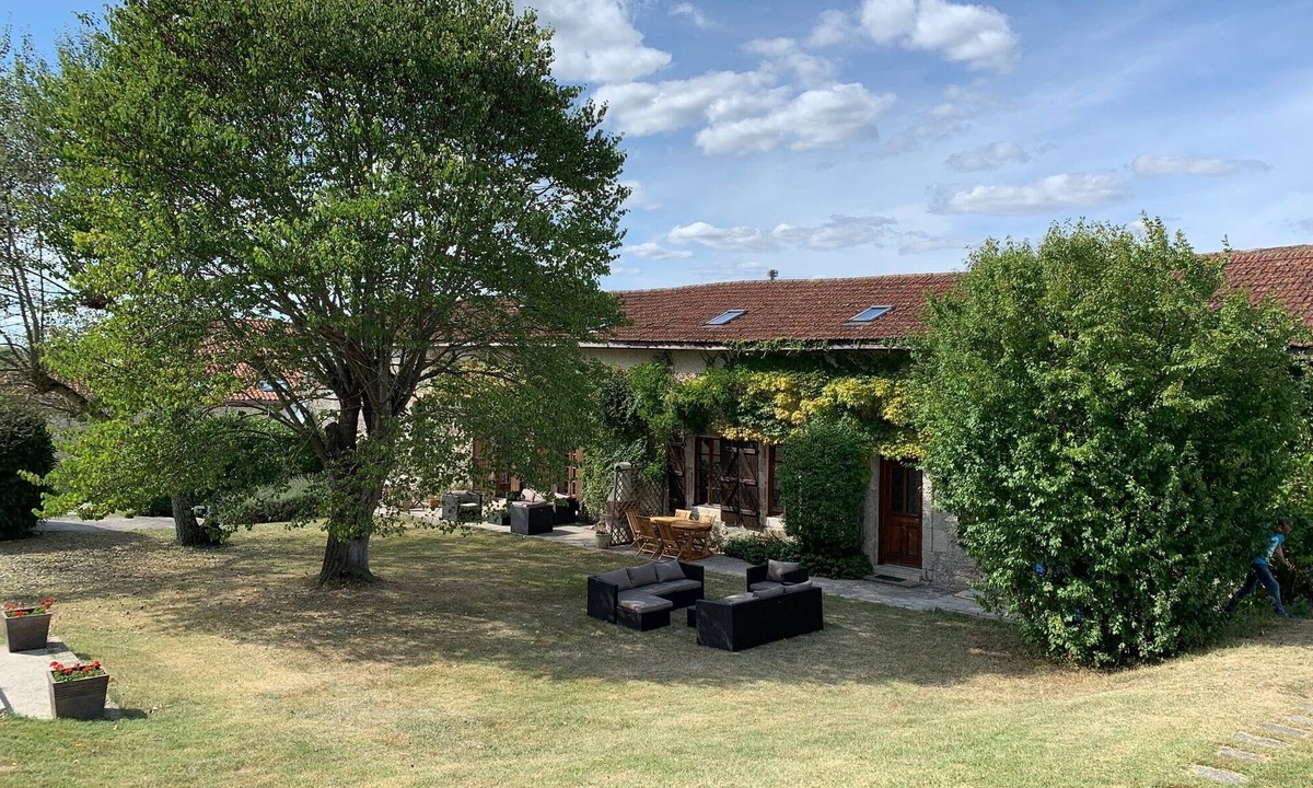 Dolmayrac House | Crillon Sleeps 8 with shared 12m x 6m swimming pool