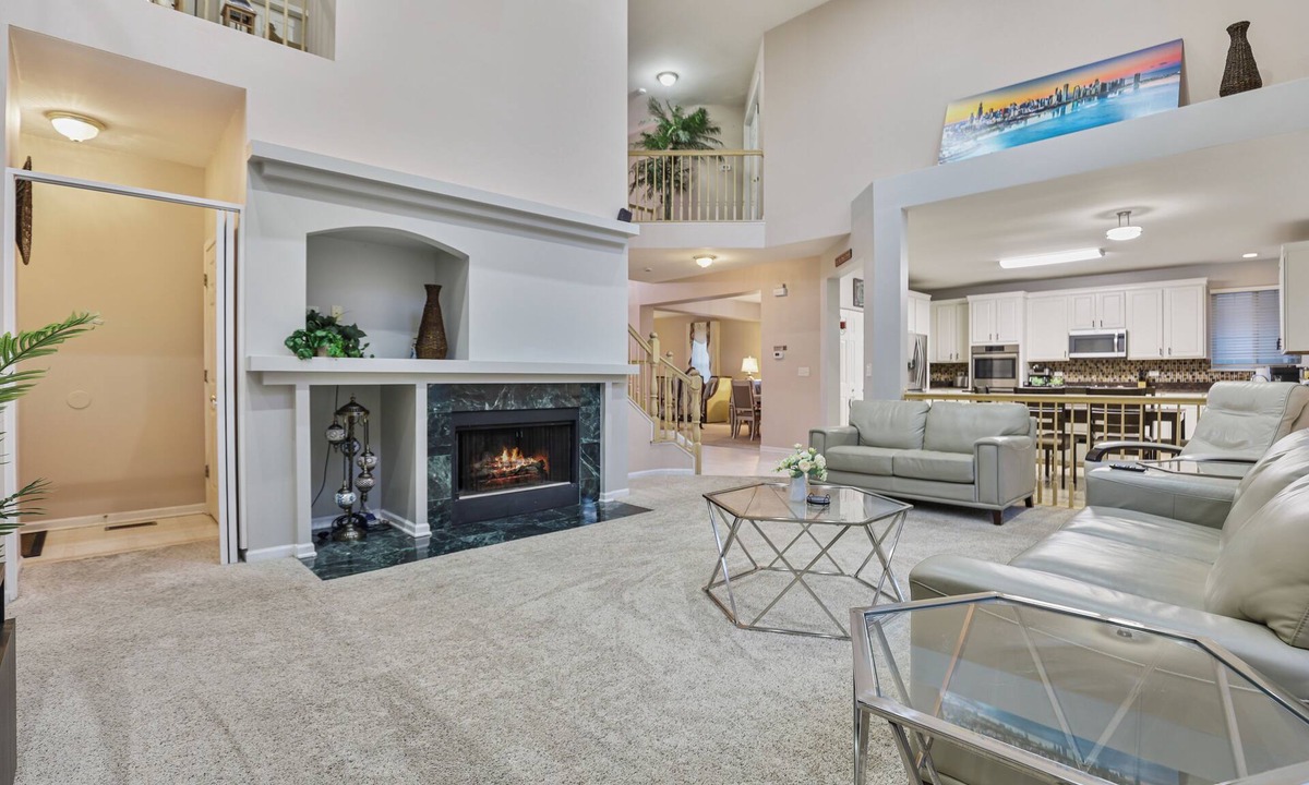 Carol Stream House | Crisp: Spacious 5BR - 2.5 BT house in Carol Stream