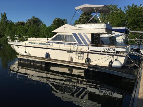 Seurre Boat Rental | Cristal