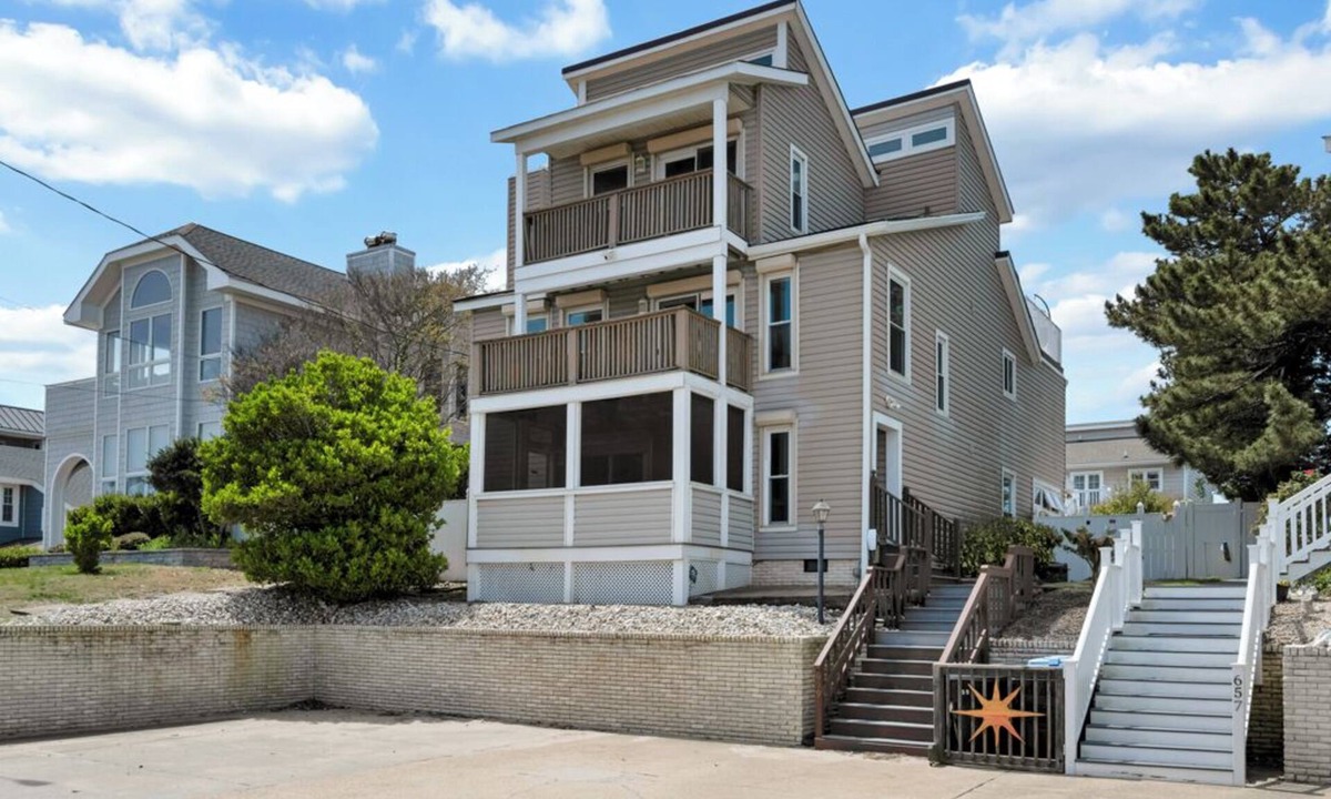 Croatan Beach House | Croatan Beach Spacious 4BR Home with Views