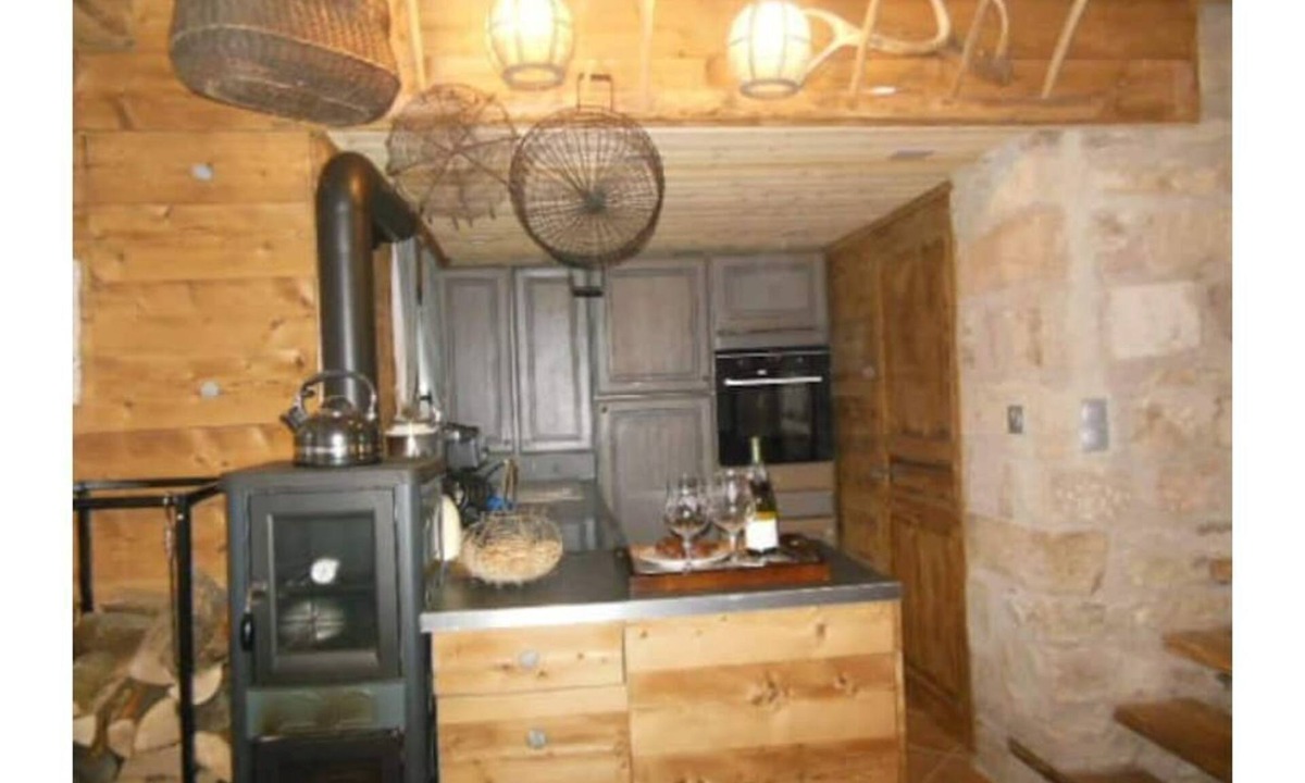 Uzemain Cottage | Croc Noisettes, 60 m2 duplex overlooking a pond