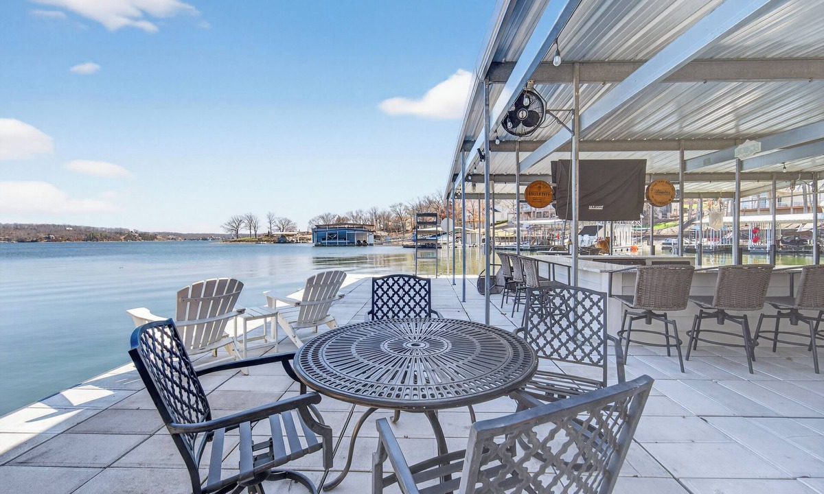 Village of Four Seasons House | Crocker Cove - Stunning 6 bedroom lakefront house