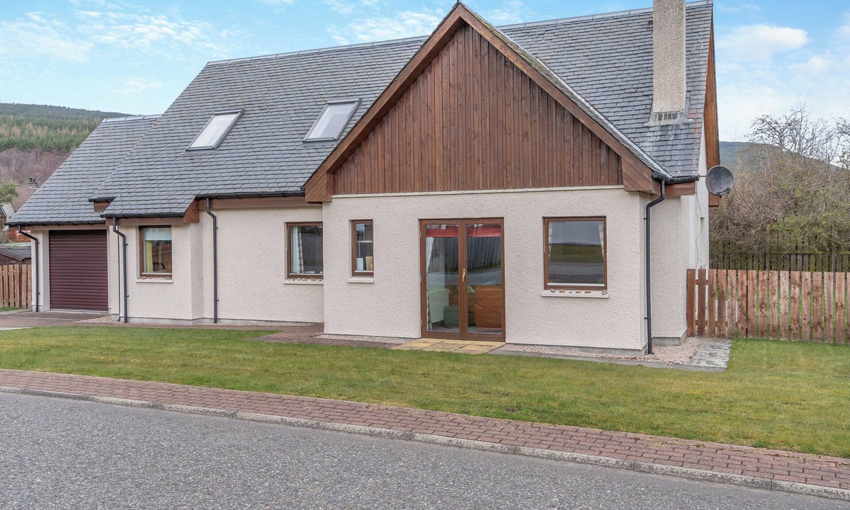 Coylumbridge Cottage | Croftside House - S4401