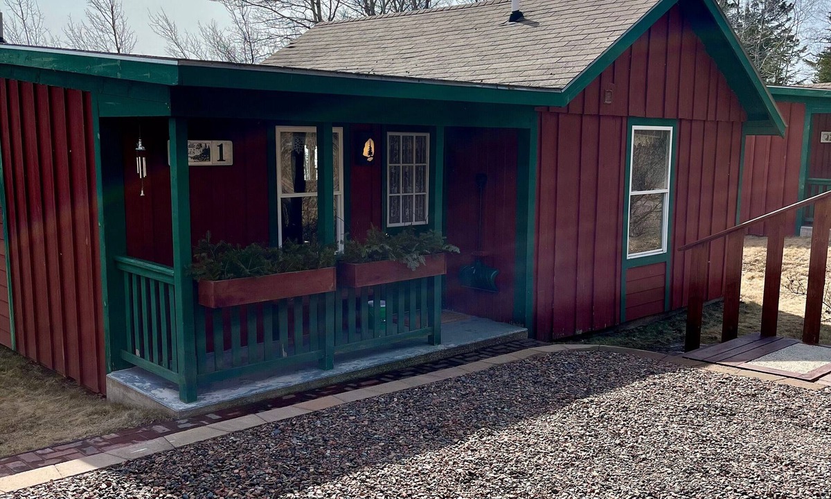 Croftville Resort | Croftville Road Cottages #1. On the Shore of Lake Superior. Cozy and Romantic.