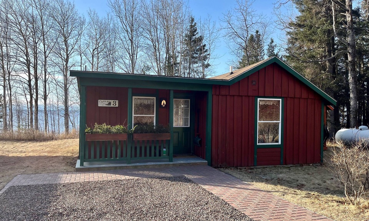 Croftville Resort | Croftville Road Cottages #3. On the Shore of Lake Superior. Cozy and Romantic.