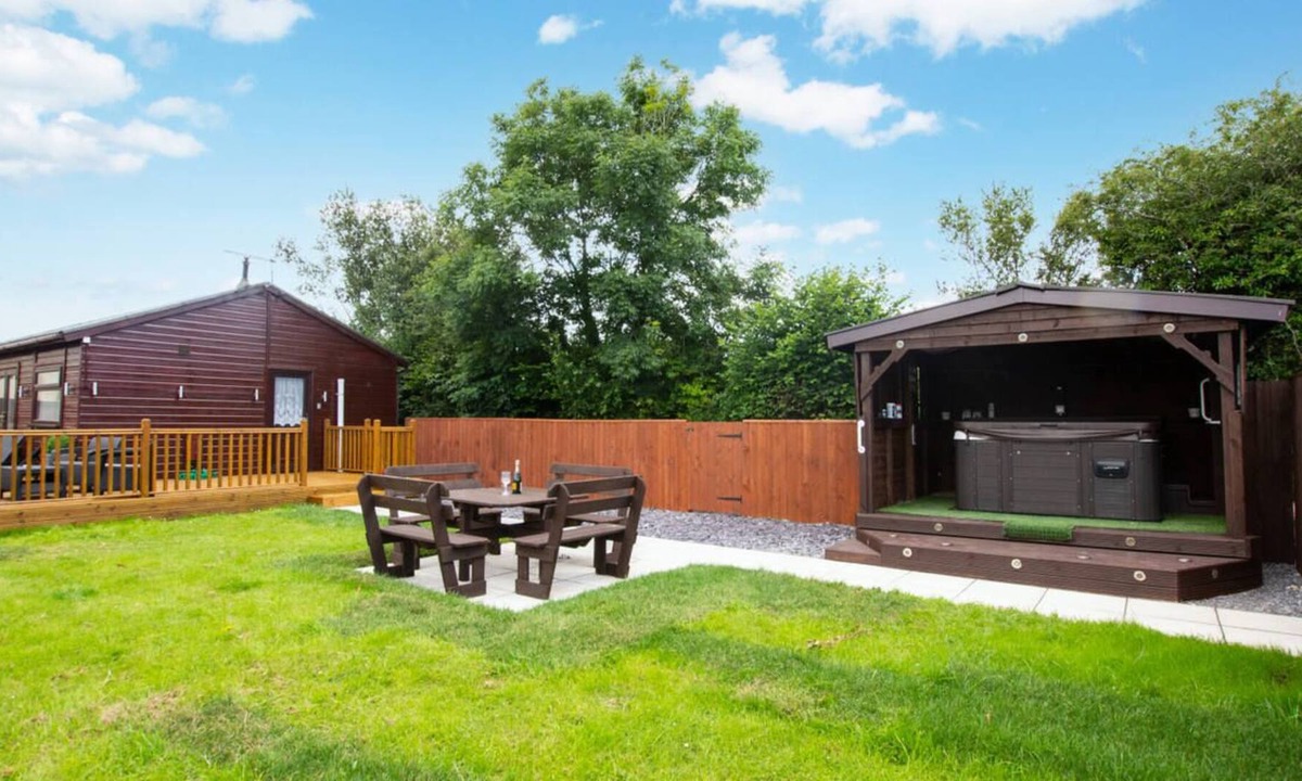 Llanteg Ski Chalet | Crofty Retreat in the beautiful Llanteg