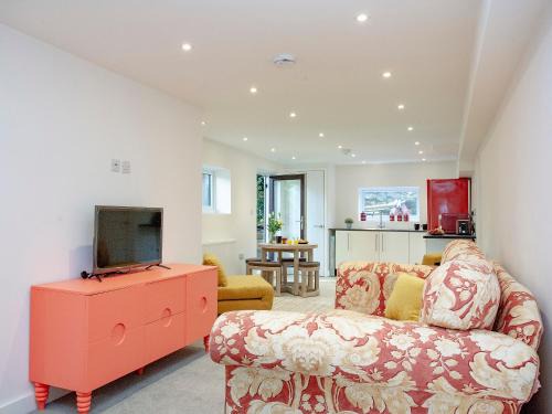 Carnbrea House | Crofty's Celder - Uk35181