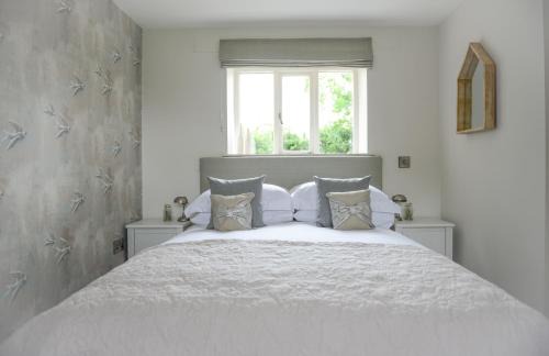 Giddeahall House | Cromhall Farm