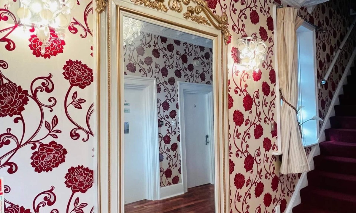 London Borough of Hounslow House | Crompton Guest House