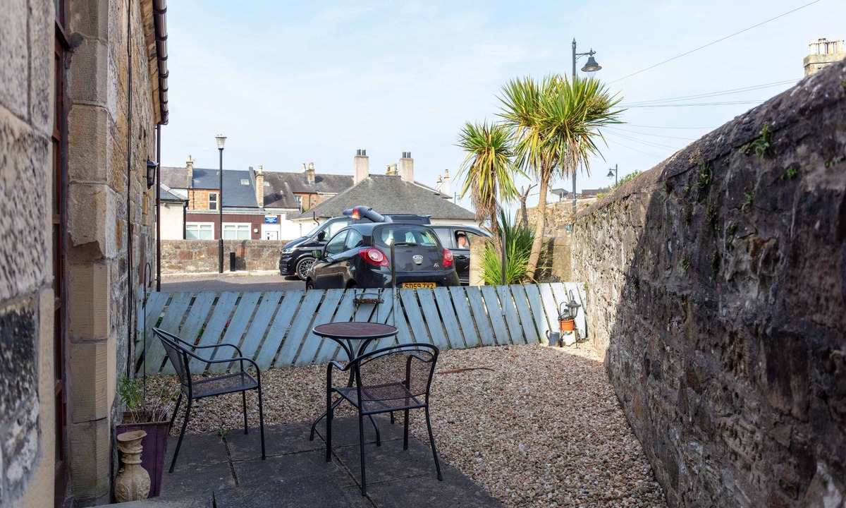 Ayr Villa | Cromwell Corner - Donnini Apartments