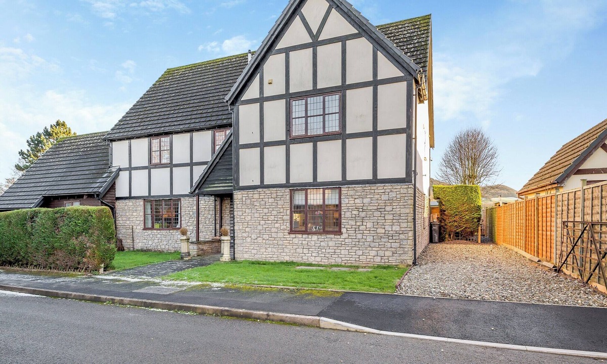 Winforton Cottage | Cromwell House - UK42450