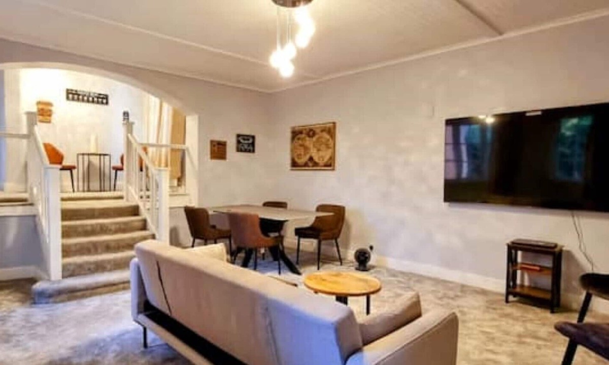 Crondall Apartment | Crondall Stores Flat