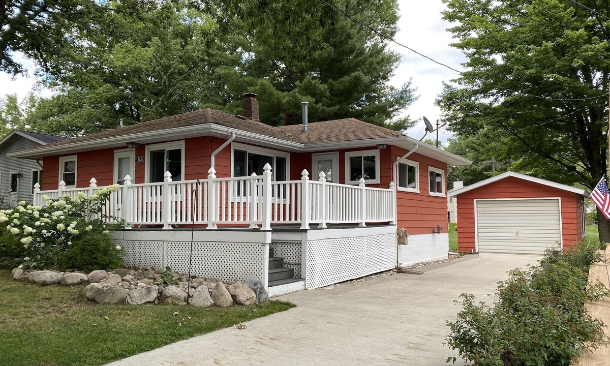 Lake Cottage | Crooked Lake Cottage- all sports lake, remodeled, picturesque, outdoor amenities