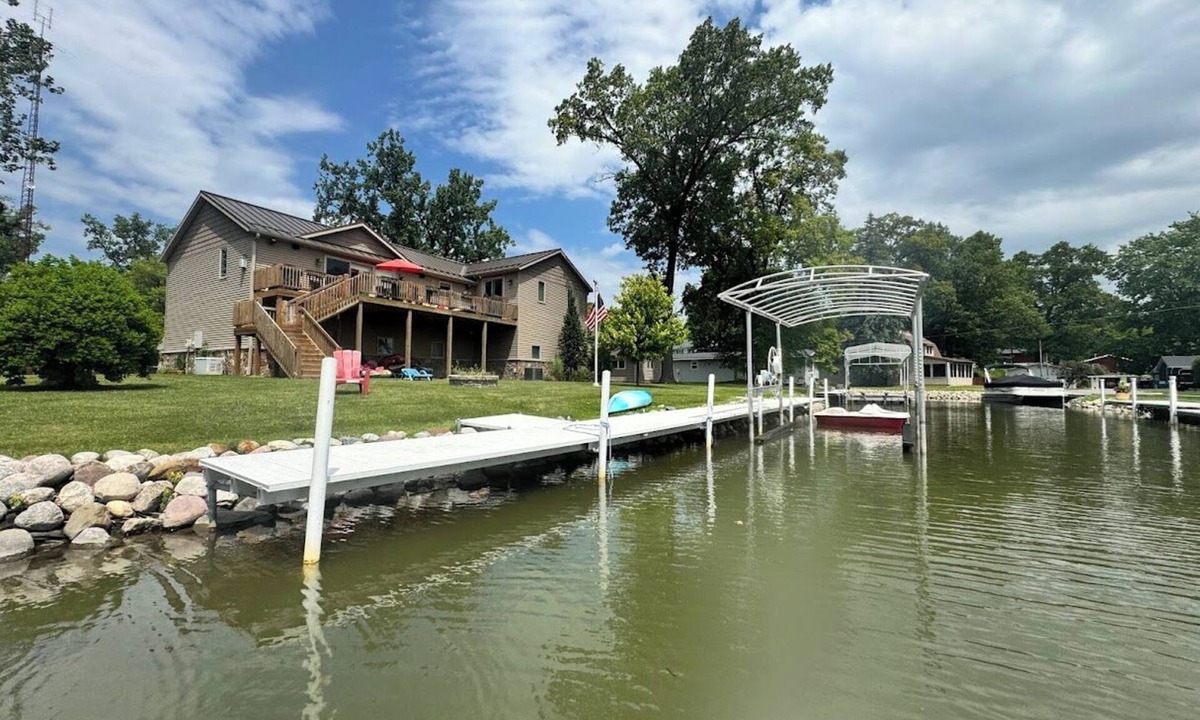 Angola House | Crooked Lake Waterfront Retreat - Dock, Fire Pit, Sleeps 12