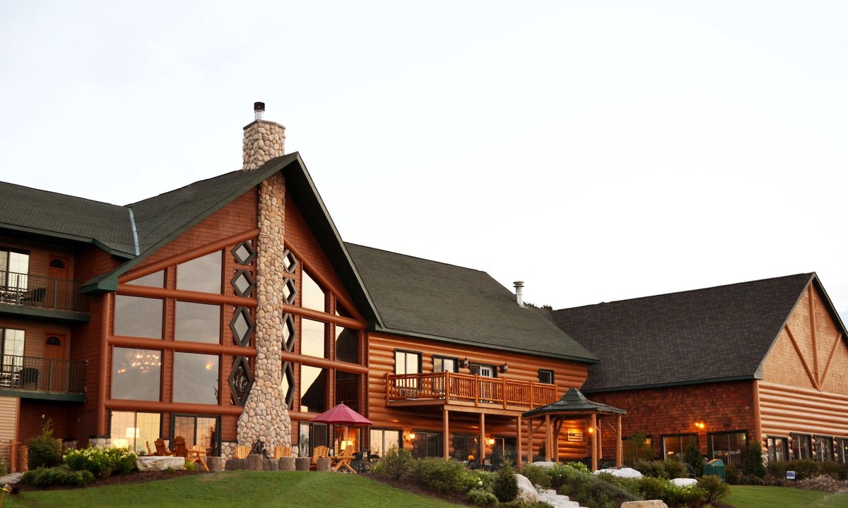 Alanson Hotel | Crooked River Lodge