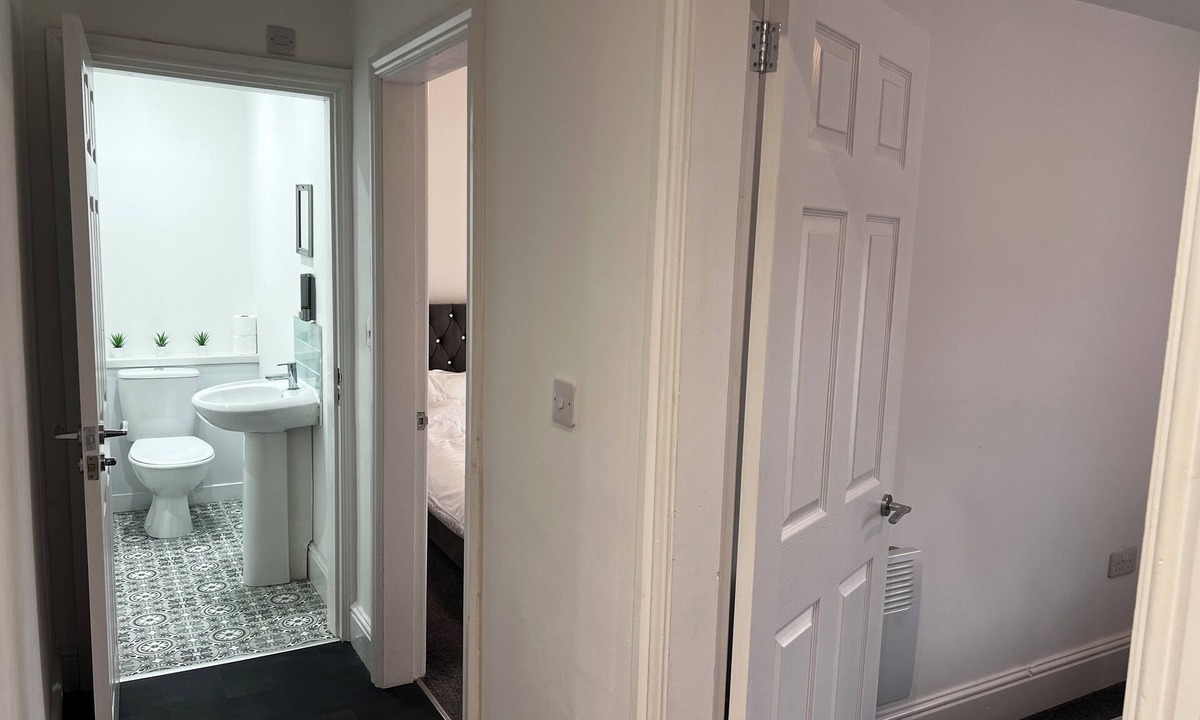 Waterloo Apartment | Crosby marina