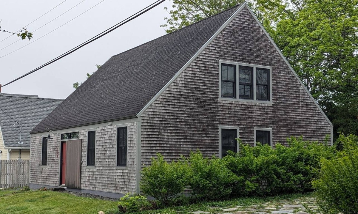 Lunenburg House | Cross Passage House - Lunenburg NS