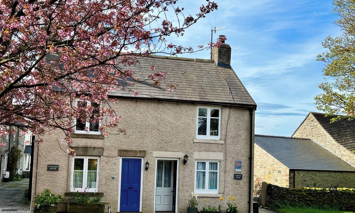 Litton Cottage | Cross View