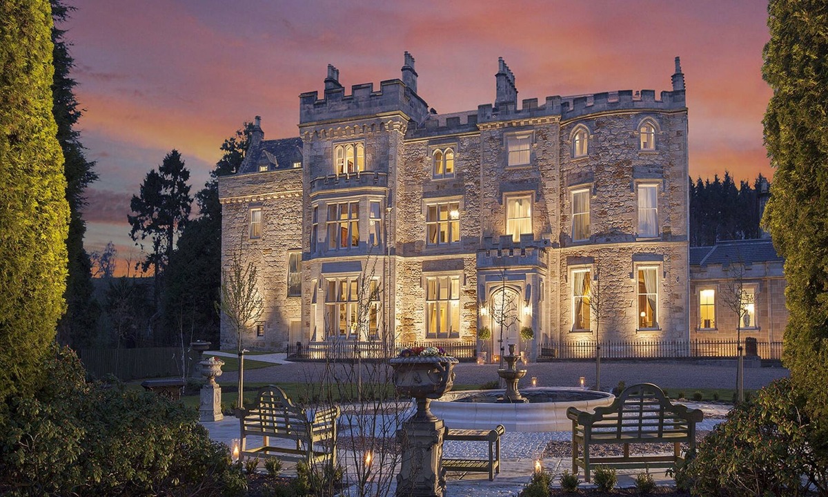 Glasgow Hotel | Crossbasket Castle Hotel & Restaurant