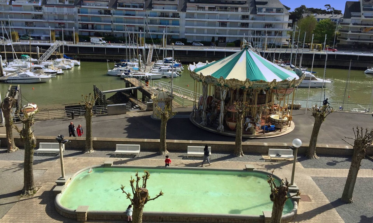 Le Pouliguen Apartment | Crossing T2 with Balconies and Parking in Pouliguen