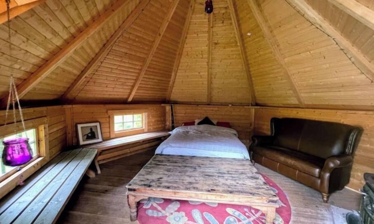 Winterbourne Cabin | Crossley Cabins & Green Space