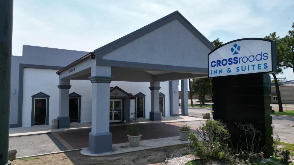 West Memphis Hotel | Crossroads Inn & Suites