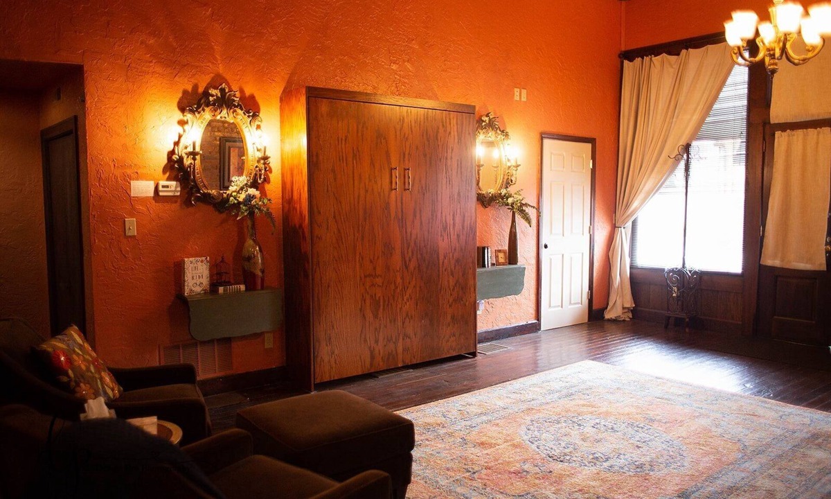 Carthage House | Crossroads Loft & Studio Apt: Steps from Rt. 66 & Beautiful Carthage Square