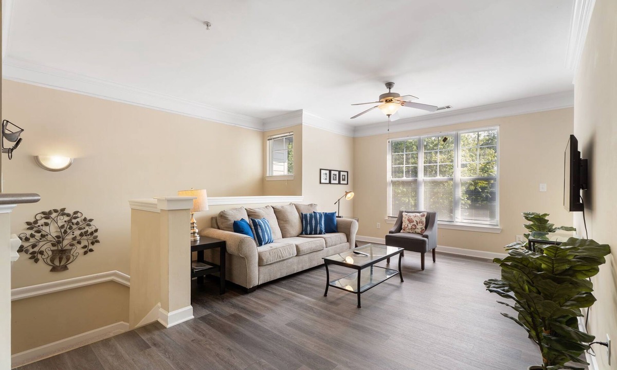 Southwest Raleigh House | Crossroads Townhome 2BR with Garage 2