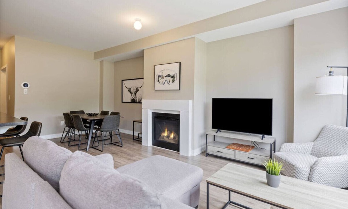 The Blue Mountains Villa | Crosswinds Breeze: 3BDR Townhome Steps to Blue