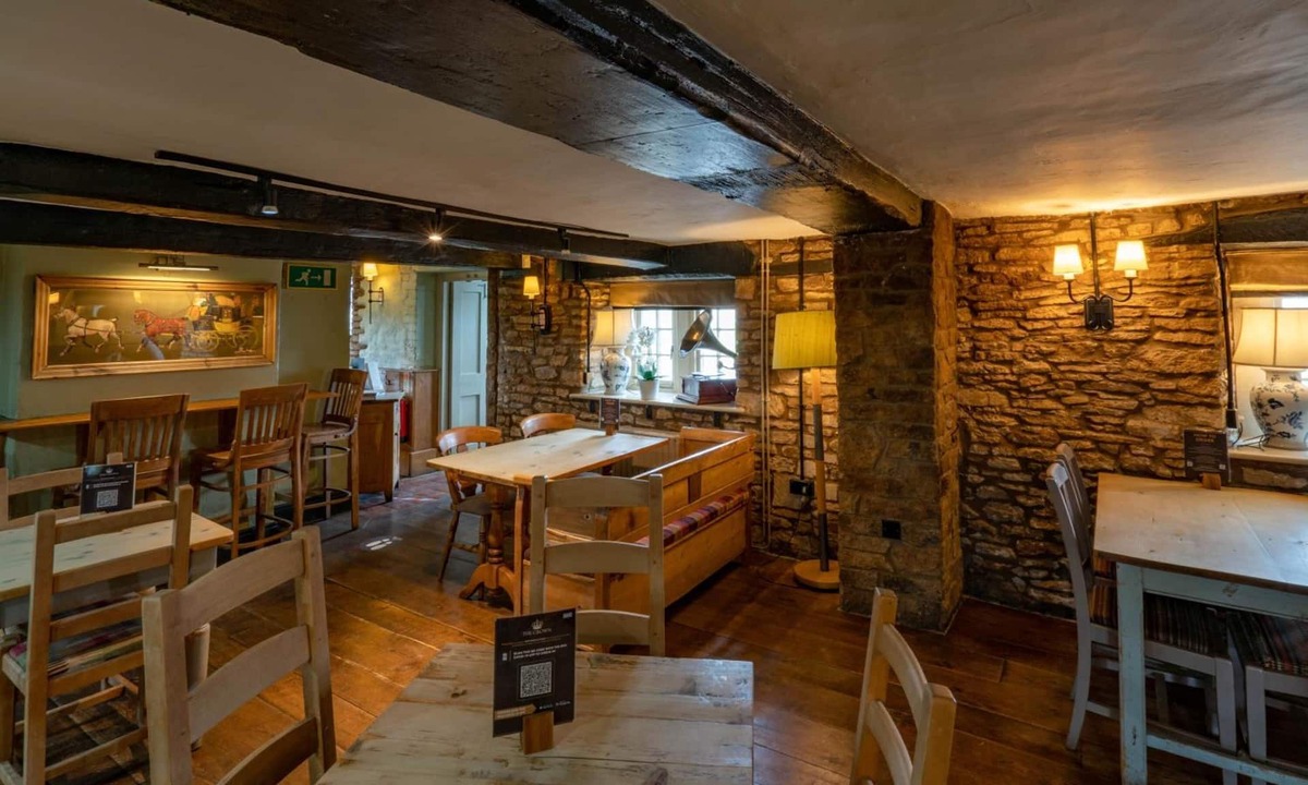 Nettleton Hotel | Crown Inn