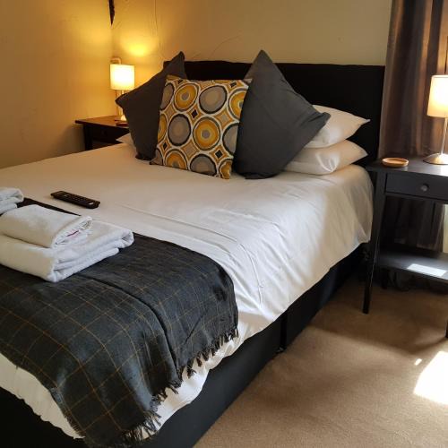 Rhayader Hotel | Crown Inn