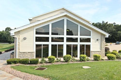 Farmington Hotel | Crown Pointe Lodge; BW Signature Collection