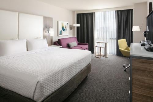 Dallas Hotel | Crowne Plaza Dallas Market Ctr - Love Field, an IHG Hotel