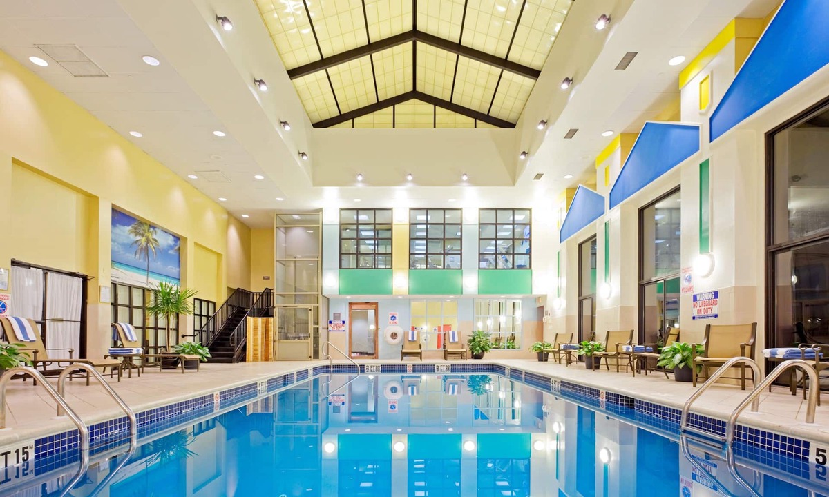 Englewood Hotel | Crowne Plaza Englewood by IHG